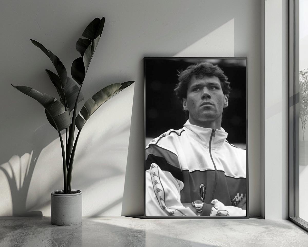 Marco van Basten B&W poster van 25 Artstreet