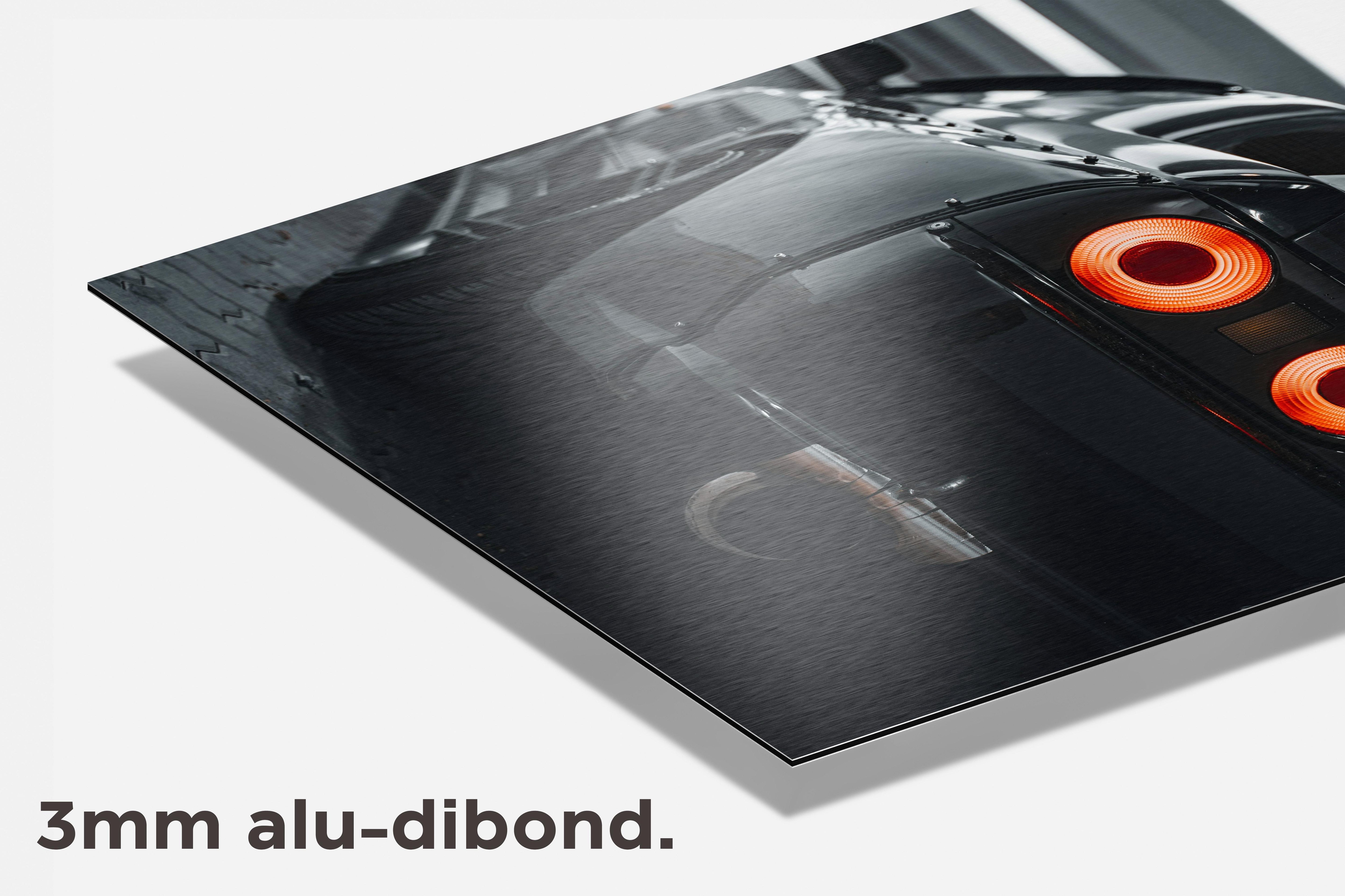Nissan Zwart dibond detail