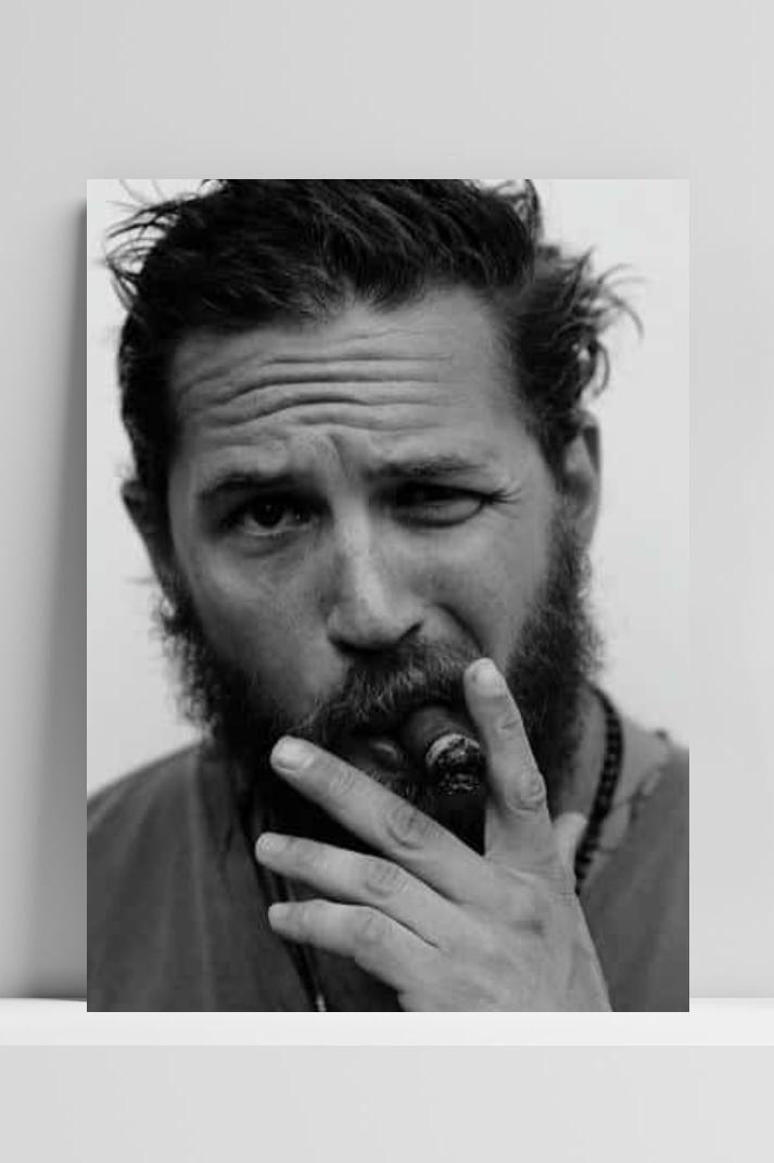 Tom Hardy Cigar B&W op 3mm aluminium dibond