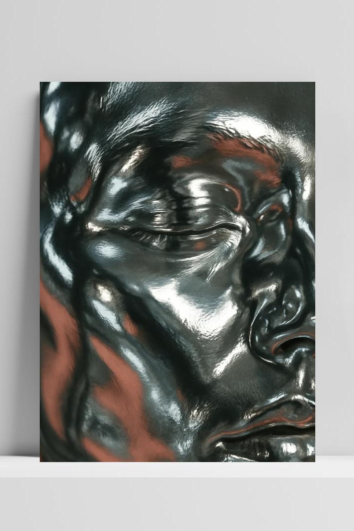 Face Sculpture Silver Close-up en un interior