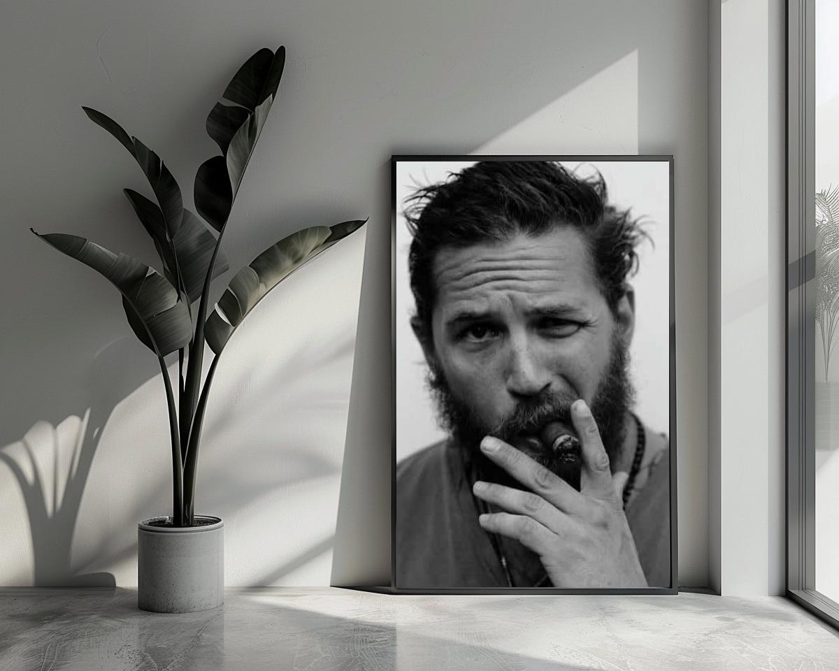 Tom Hardy Cigar B&W poster van 25 Artstreet